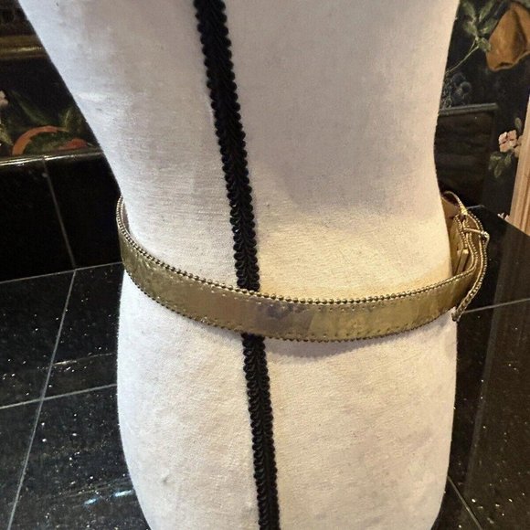 Women’ Gold Foil W/Gold Beads On The Edge Ornate Gold Buckle 33x 3/4” Sz Small - Picture 4 of 5